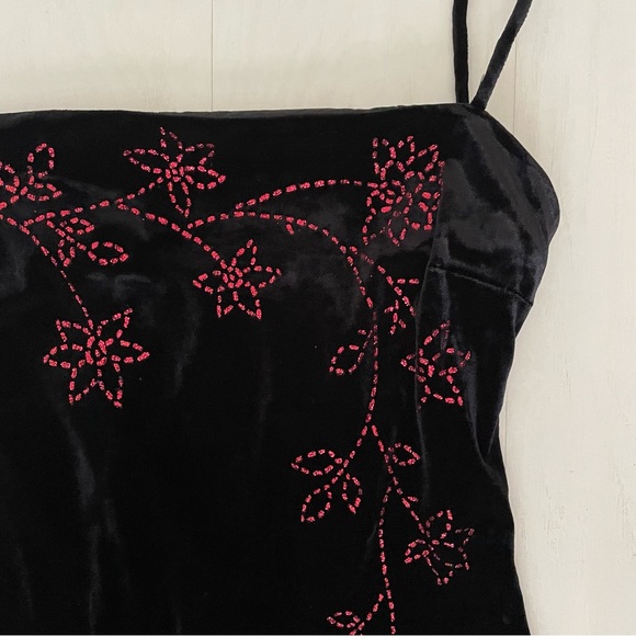 Black Velvet Evening Cocktail Dress Red Accents Spaghetti Straps Slit Women’s 12 - Picture 6 of 17